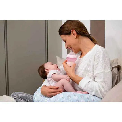 Chicco NaturalFeeling Baby Bottle 150ml (0m+) with normal flow, made of soft silicone, featuring an anti-colic double valve for reduced air intake, ideal for alternating between breast and bottle feeding.
