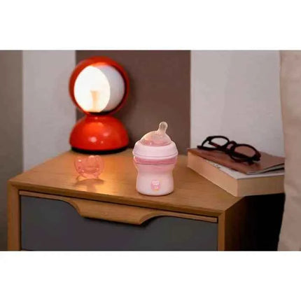 Chicco NaturalFeeling Baby Bottle 150ml (0m+) with normal flow, made of soft silicone, featuring an anti-colic double valve for reduced air intake, ideal for alternating between breast and bottle feeding.