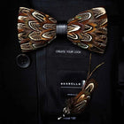 JEMYGINS Papillon con Piume Naturali Fatto a Mano - Set con Spilla Regalo