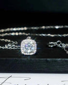 Collana con ciondolo da donna Huitan color argento, a forma di cuscino, accessori per feste di matrimonio, gioielli alla moda con zirconi cubici brillanti intarsiati