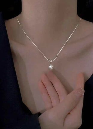 Huitan Elegante Collana con Ciondolo a Nodo per Donna, Perla Sintetica, Accessori Versatili per Matrimoni e Fidanzamenti, Gioielli di Lusso alla Moda per Signore