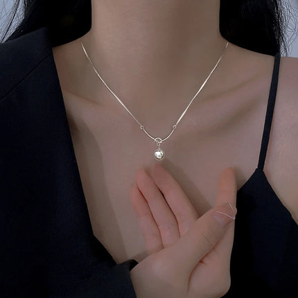 Huitan Elegante Collana con Ciondolo a Nodo per Donna, Perla Sintetica, Accessori Versatili per Matrimoni e Fidanzamenti, Gioielli di Lusso alla Moda per Signore