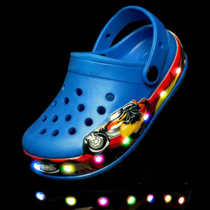 Sandali con foro per bambini estivi Scarpe con luce lampeggiante illuminate a LED Sandali da spiaggia per ragazze dei ragazzi Scarpe da ginnastica alla moda traspiranti per bambini