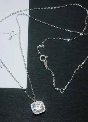 Collana con ciondolo da donna Huitan color argento, a forma di cuscino, accessori per feste di matrimonio, gioielli alla moda con zirconi cubici brillanti intarsiati