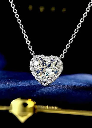 Collana con Ciondolo a Cuore Huitan per Donna, Accessorio Romantico per Matrimoni e Feste, Stile Semplice con Zirconi Brillanti, Gioiello Elegante da Donna