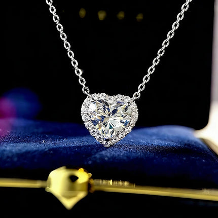 Collana con Ciondolo a Cuore Huitan per Donna, Accessorio Romantico per Matrimoni e Feste, Stile Semplice con Zirconi Brillanti, Gioiello Elegante da Donna