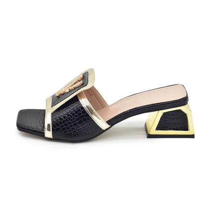 Ultimi sandali con tacco alto firmati di lusso da donna Décolleté con punta aperta Scarpe e sandali da donna in pelle verniciata decorati con applicazioni