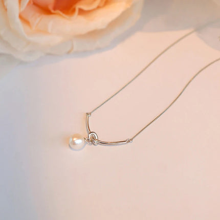 Huitan Elegante Collana con Ciondolo a Nodo per Donna, Perla Sintetica, Accessori Versatili per Matrimoni e Fidanzamenti, Gioielli di Lusso alla Moda per Signore