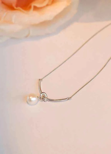 Huitan Elegante Collana con Ciondolo a Nodo per Donna, Perla Sintetica, Accessori Versatili per Matrimoni e Fidanzamenti, Gioielli di Lusso alla Moda per Signore