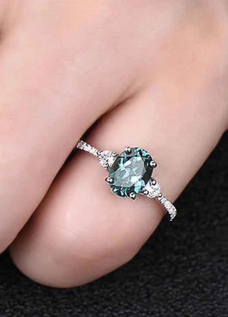 Huitan Anelli ovali blu CZ dal design semplice ed elegante da donna per la festa di anniversario, regalo per gioielli eleganti con temperamento da donna