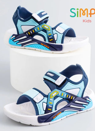 Un paio di sandali estivi per bambini, scarpe da spiaggia casual con fondo morbido unisex per studenti della scuola primaria