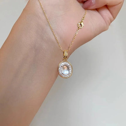 Collana con ciondolo ovale color oro Huitan per donna, accessori moda per matrimoni e feste, gioielli di lusso versatili con intarsi in CZ brillante