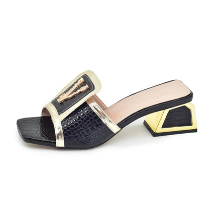 Ultimi sandali con tacco alto firmati di lusso da donna Décolleté con punta aperta Scarpe e sandali da donna in pelle verniciata decorati con applicazioni