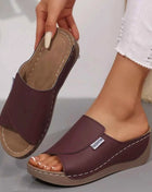 Pantofole estive con plateau morbido Donna 2025 Moda Peep Toe Zeppe Infradito Donna Scarpe da spiaggia casual con tacco medio leggero