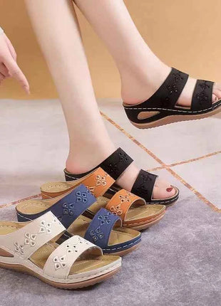 Nuove pantofole da donna ricamate fiori sandali da donna in pelle pantofole con zeppa casual leggere da esterno slip on scarpe estive da donna