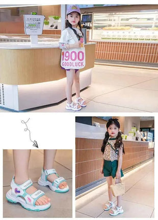 Sandali da ragazza 2025 Nuove scarpe da spiaggia principessa per bambini estivi per le vacanze Suola morbida antiscivolo Ragazze color caramello Appartamenti resistenti all'usura