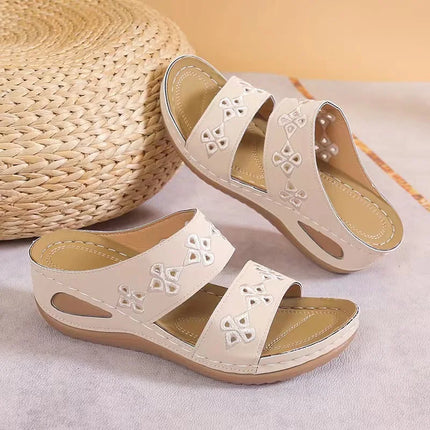 Nuove pantofole da donna ricamate fiori sandali da donna in pelle pantofole con zeppa casual leggere da esterno slip on scarpe estive da donna