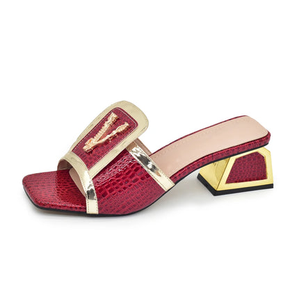 Ultimi sandali con tacco alto firmati di lusso da donna Décolleté con punta aperta Scarpe e sandali da donna in pelle verniciata decorati con applicazioni
