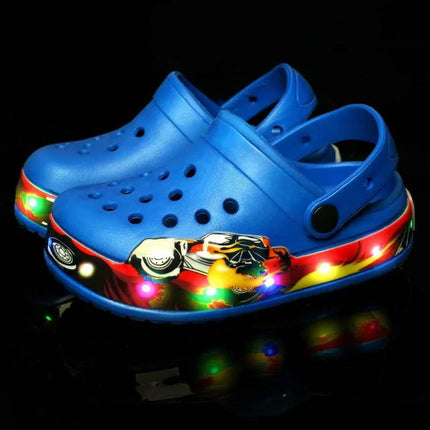 Sandali con foro per bambini estivi Scarpe con luce lampeggiante illuminate a LED Sandali da spiaggia per ragazze dei ragazzi Scarpe da ginnastica alla moda traspiranti per bambini