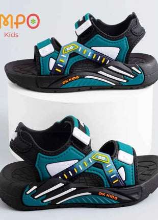 Un paio di sandali estivi per bambini, scarpe da spiaggia casual con fondo morbido unisex per studenti della scuola primaria