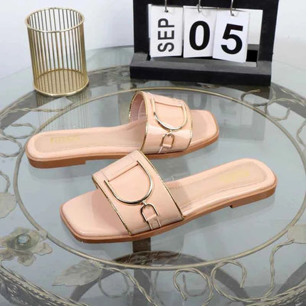 Pantofole da donna nell'estate 2025 con fondo piatto in metallo, nuova moda, punta quadrata, scarpe da donna con tacco basso all'aperto alla moda