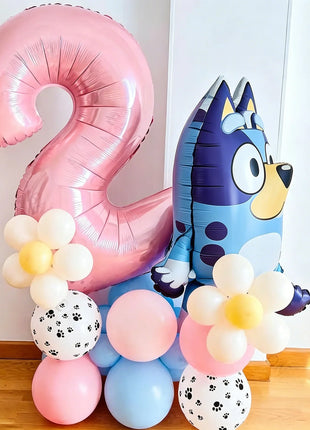 Set di Palloncini per il 2° Compleanno di Bluey, Palloncino in Foil Numero 2 Rosa, Decorazioni per Feste con Cane Blu, Fiori e Zampe, Kit per Sfondo Fotografico per Bambini