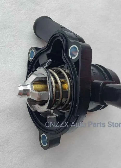 OEM 55593034   Alloggiamento del termostato del liquido di raffreddamento del motore per Chevrolet Cruze Aveo Sonic Buick Encore Opel Ast