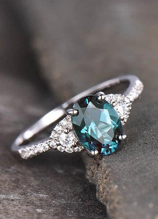 Huitan Anelli ovali blu CZ dal design semplice ed elegante da donna per la festa di anniversario, regalo per gioielli eleganti con temperamento da donna