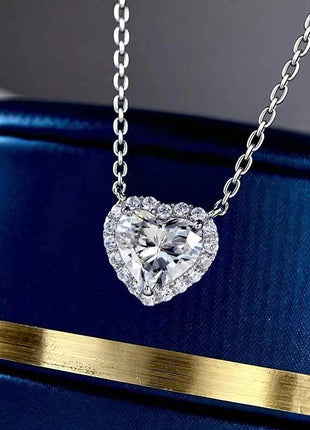 Collana con Ciondolo a Cuore Huitan per Donna, Accessorio Romantico per Matrimoni e Feste, Stile Semplice con Zirconi Brillanti, Gioiello Elegante da Donna