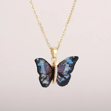 Collana con Ciondolo a Farfalla Huitan per Donne, Accessorio Moda per Feste e Uso Quotidiano, Gioiello Versatile con Zirconi Brillanti