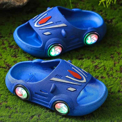 Pantofole luminose per bambini Scarpe estive per auto da cartone animato per interni Scarpe da spiaggia morbide antiscivolo per bambini Pantofole LED per bambini all'aperto di moda
