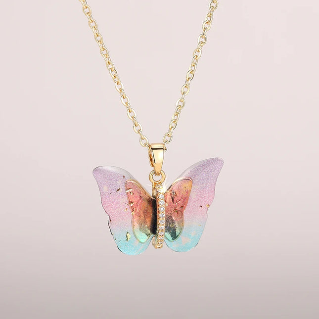 Collana con Ciondolo a Farfalla Huitan per Donne, Accessorio Moda per Feste e Uso Quotidiano, Gioiello Versatile con Zirconi Brillanti
