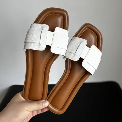 2025 Pantofole moderne da donna Estate all'aperto Comode pantofole piatte Pantofole in pelle di lusso Sandali da donna Scarpe casual con diapositive