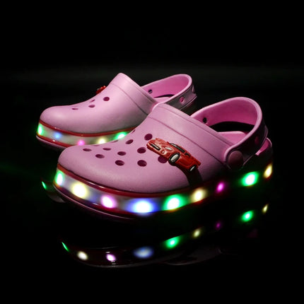 Sandali con foro per bambini estivi Scarpe con luce lampeggiante illuminate a LED Sandali da spiaggia per ragazze dei ragazzi Scarpe da ginnastica alla moda traspiranti per bambini