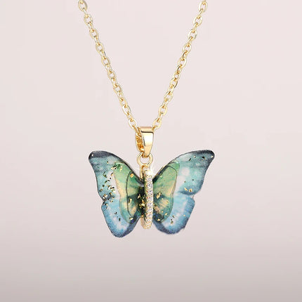 Collana con Ciondolo a Farfalla Huitan per Donne, Accessorio Moda per Feste e Uso Quotidiano, Gioiello Versatile con Zirconi Brillanti