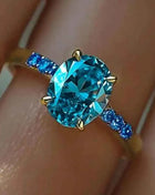 Anello di Lusso Huitan per Donna, Versatile Accessorio Dorato per Feste, Stile Semplice con Incastonatura di Zirconi Blu Brillanti, Gioiello Elegante per Matrimoni