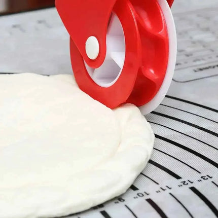 Pizza Cutter Roller Knife Plastic Manual Twist Wheel Baking Tool Kitchen Pasta Cutting Wheel Roller Home Pasta Cutter