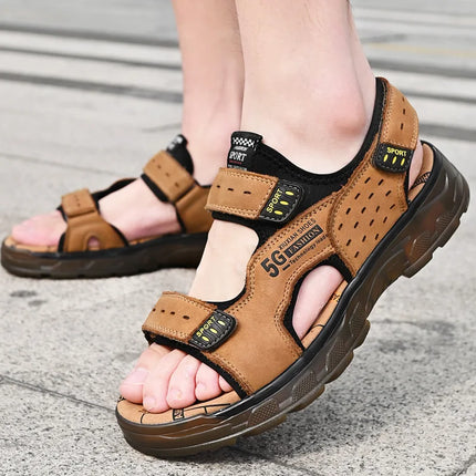 2023 Sandali da uomo in pelle da uomo Scarpe estive Uomo Casual Comodi sandali a piedi nudi da uomo Pentoufle Homme Sandali estivi da uomo