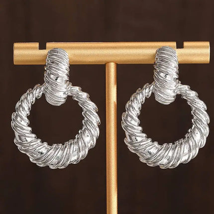 Orecchini a Cerchio Huitan per Donne, Design Intrecciato Circolare, Accessori di Lusso alla Moda per Feste, Gioielli Delicati in Metallo per Matrimoni