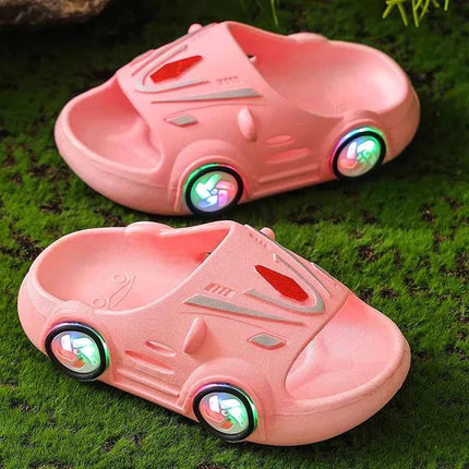 Pantofole luminose per bambini Scarpe estive per auto da cartone animato per interni Scarpe da spiaggia morbide antiscivolo per bambini Pantofole LED per bambini all'aperto di moda