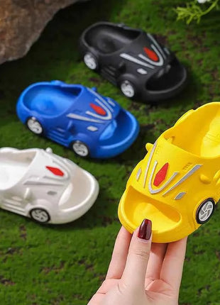 Pantofole luminose per bambini Scarpe estive per auto da cartone animato per interni Scarpe da spiaggia morbide antiscivolo per bambini Pantofole LED per bambini all'aperto di moda