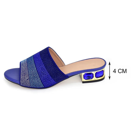 Ultime scarpe da donna Décolleté di cristallo con strass di lusso 2024 Pantofole di nuova moda Sandali Party Tacchi bassi Eleganti scarpe da donna italiane