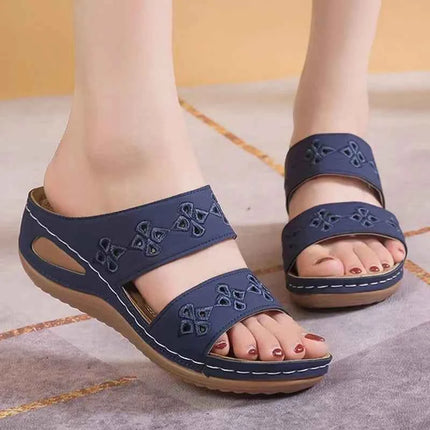 Nuove pantofole da donna ricamate fiori sandali da donna in pelle pantofole con zeppa casual leggere da esterno slip on scarpe estive da donna