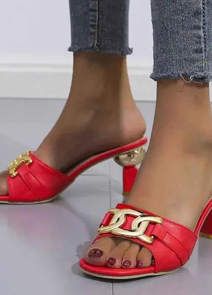 Vendita calda della stagione Sandali con tacco alto di nuova moda Catena con fibbia Radice quadrata Pantofole di grandi dimensioni Versione aggiornata in gomma da donna