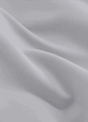 Abito da sera su misura bianco con spalle scoperte, a maniche lunghe, in organza, lunghezza al pavimento, linea ad A, modello 2026