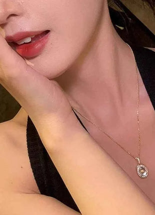 Collana con ciondolo ovale color oro Huitan per donna, accessori moda per matrimoni e feste, gioielli di lusso versatili con intarsi in CZ brillante