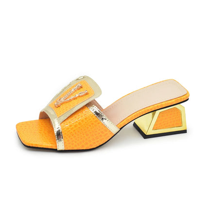 Ultimi sandali con tacco alto firmati di lusso da donna Décolleté con punta aperta Scarpe e sandali da donna in pelle verniciata decorati con applicazioni