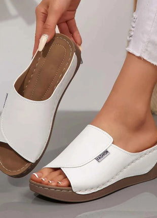 Pantofole estive con plateau morbido Donna 2025 Moda Peep Toe Zeppe Infradito Donna Scarpe da spiaggia casual con tacco medio leggero