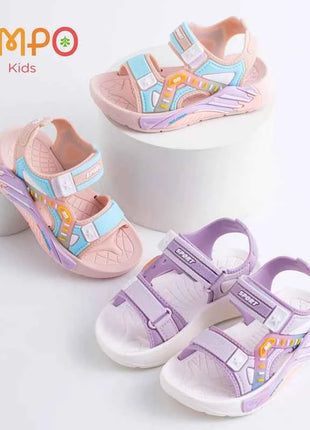 Un paio di sandali estivi per bambini, scarpe da spiaggia casual con fondo morbido unisex per studenti della scuola primaria