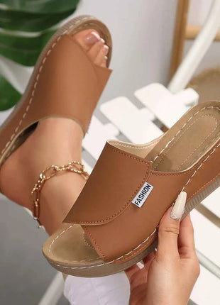 Pantofole estive con plateau morbido Donna 2025 Moda Peep Toe Zeppe Infradito Donna Scarpe da spiaggia casual con tacco medio leggero